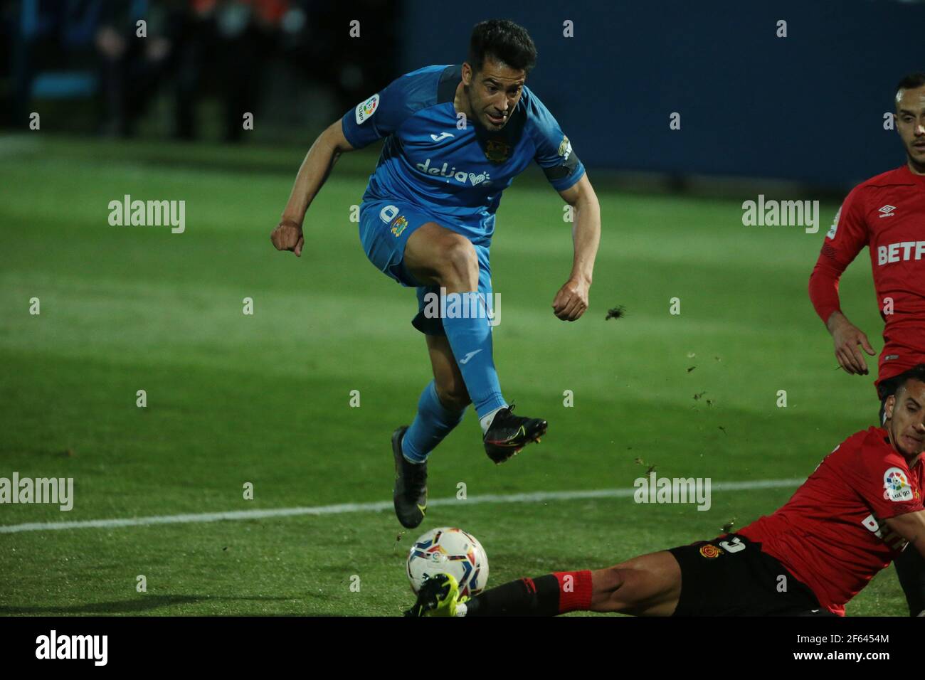 Fuenlabrada, Madrid, Spain, 29.03.2021C. F. Fuenlabrada against R. C. D. Mallorca match of the second division of Spanish soccer in match 31. Fuenlabrada player Cristian Glauder shoot before the arrival of Mallorca player Russo. Final score 4-1 winner Fuenlabrada with goals from the players Oscar Pichi 13 y 38  Nteka 41  and Pathe Ciss 73  Mallorca scores his player Mboula 56  Photo: Juan Carlos Rojas/Picture Alliance | usage worldwide Stock Photo