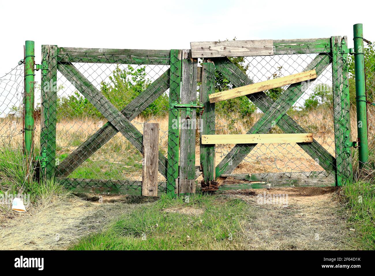 Old wooden entrance gate to the fruit orchard Stock Photo - Alamy