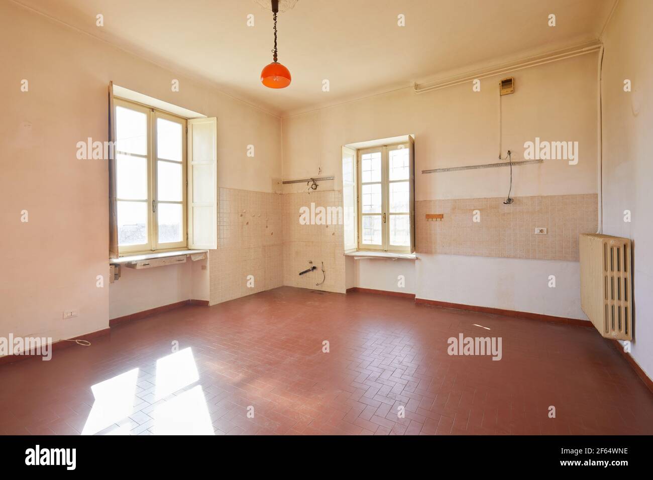 Old, empty kitchen in country house, sunlight Stock Photo - Alamy