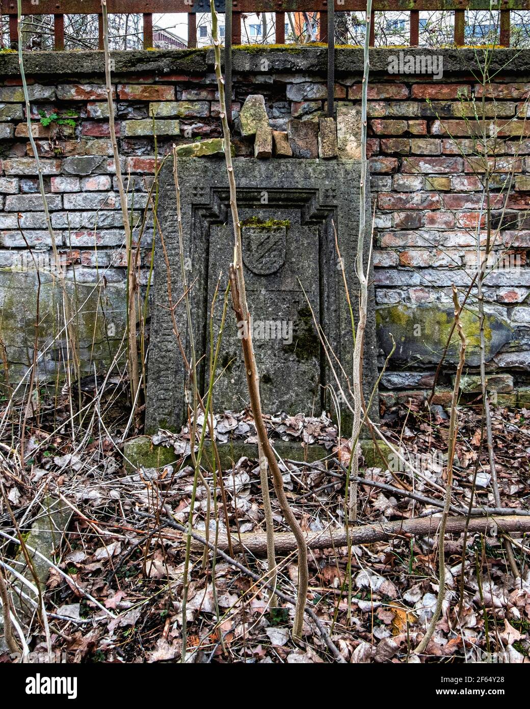 Overgrown weathered old grave, St. Nicholas and St. Mary Cemetery I, Prenzlauer Allee 1. Berlin Stock Photo