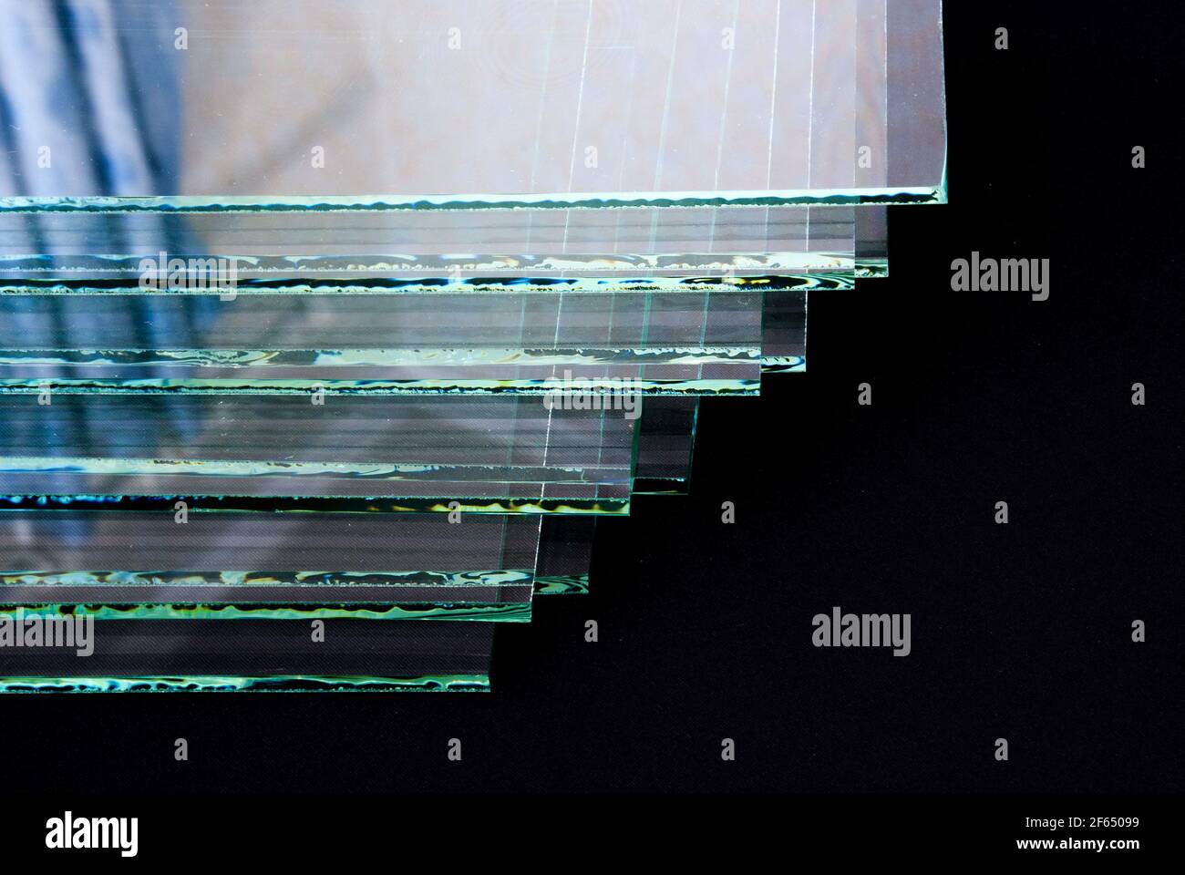 Sheets of Factory manufacturing tempered clear float glass panels cut