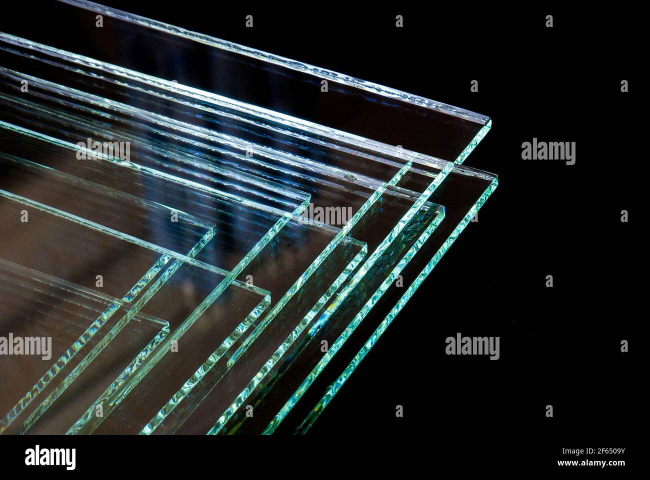 Sheets of Factory manufacturing tempered clear float glass panels cut