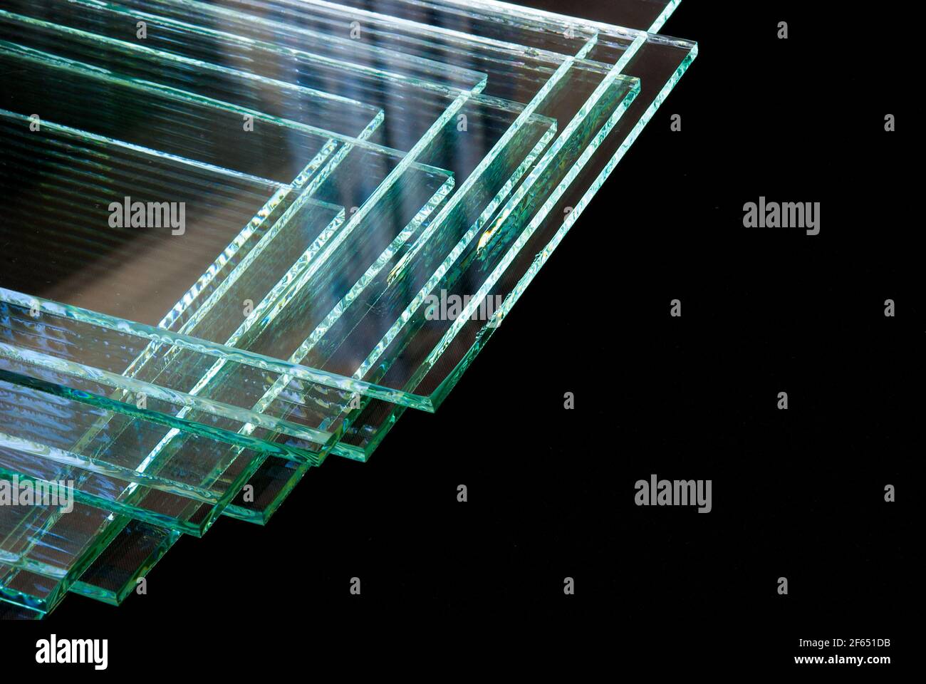 Sheets of Factory manufacturing tempered clear float glass panels cut