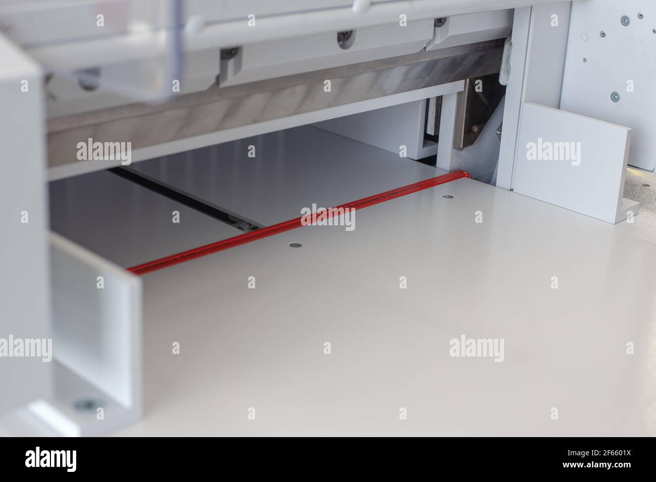 Laminate guillotine hires stock photography and images Alamy