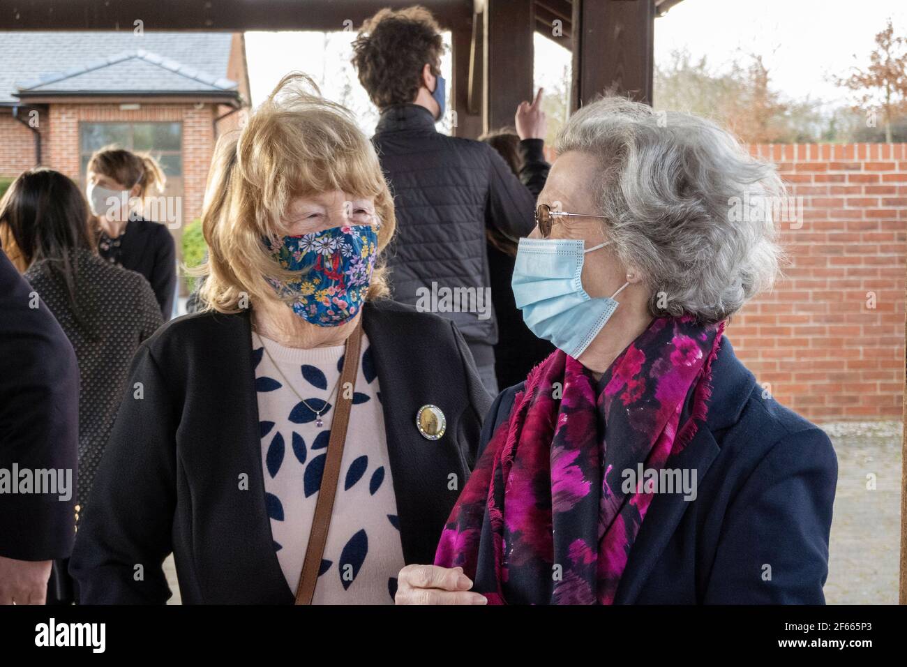 Senior Women Wearing Facemasks High Resolution Stock Photography and ...