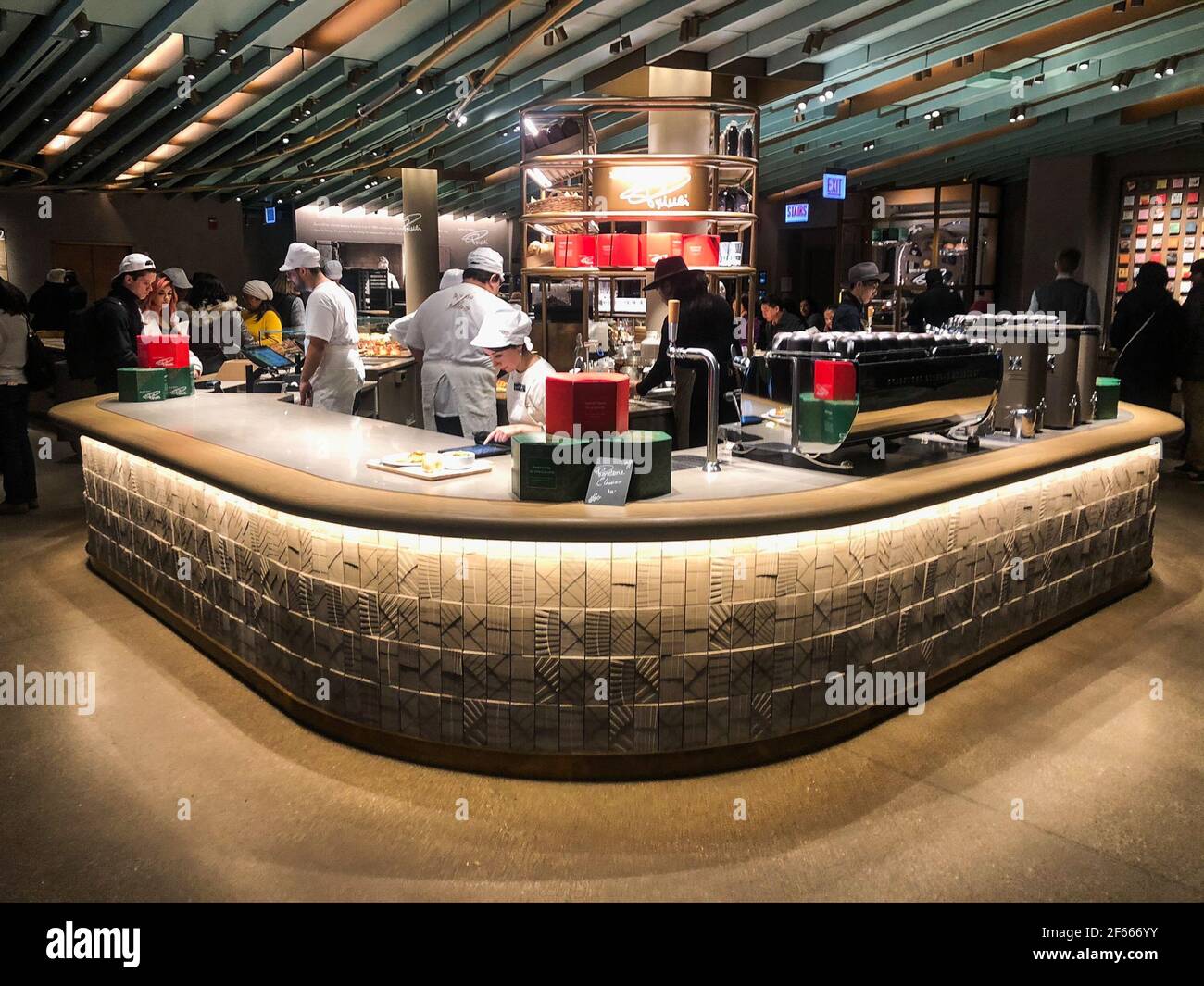 Five stories tall hires stock photography and images Alamy