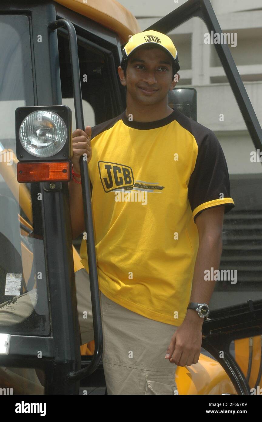 India's F1 star Narayan Karthikeyan on being appointed the brand ambassador of JCB  in New Delhi on Thursday, August 04, 2005. Photograph: Sondeep S Stock Photo