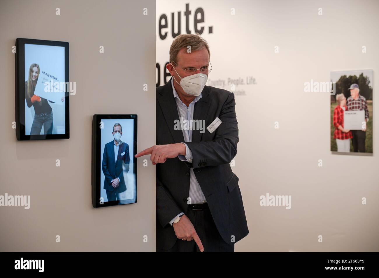 Molfsee, 26. März 2021 Genau vier Jahre nach dem ersten Spatenstich öffnet am 30. März 2021 das Jahr100Haus – das neue Ausstellungs- und Eingangsgebäu Stock Photo
