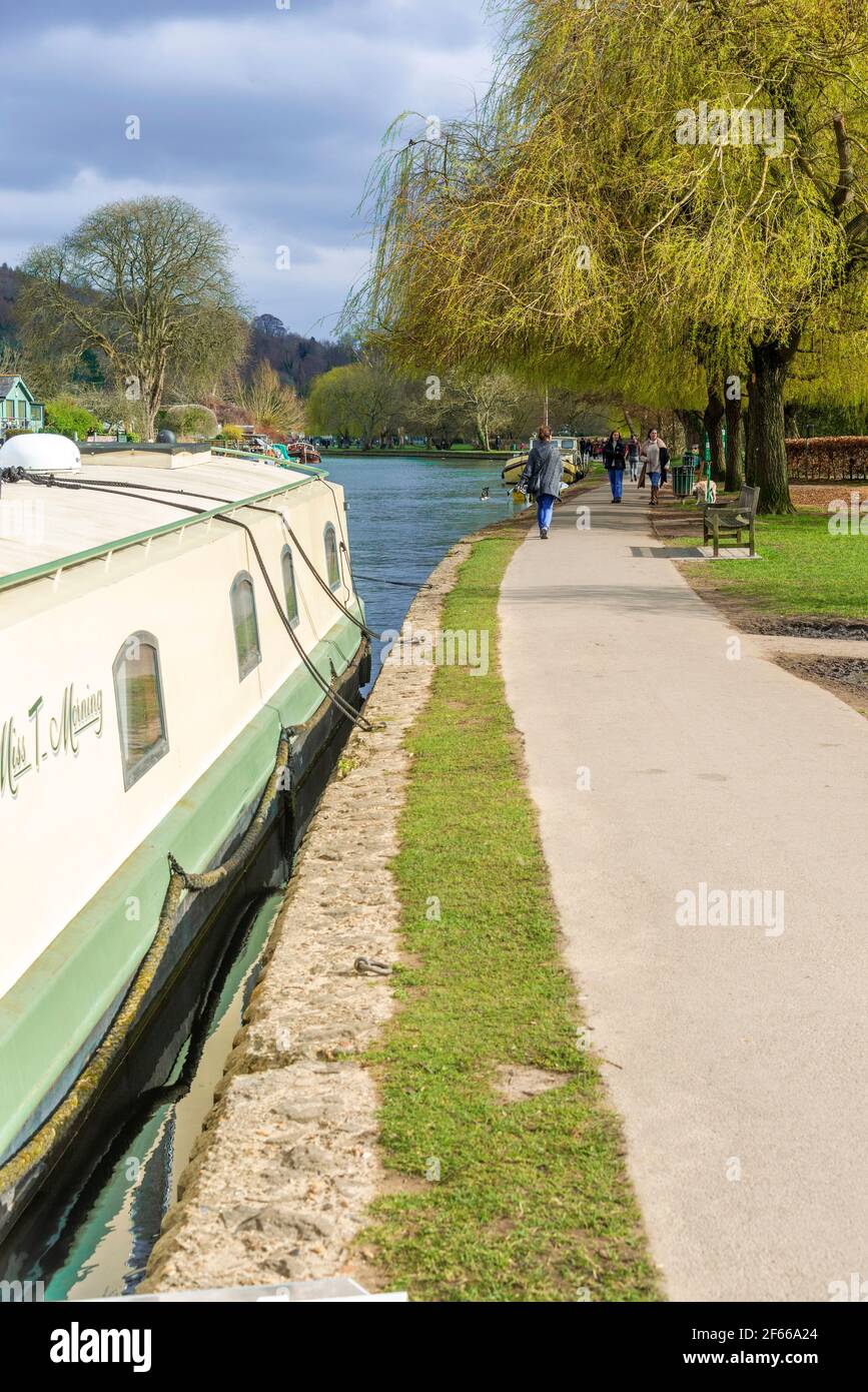 People taking their daily walk during lockdown alongside the River Thames at Henley-on-Thames, Oxfordshire, England, UK Stock Photo