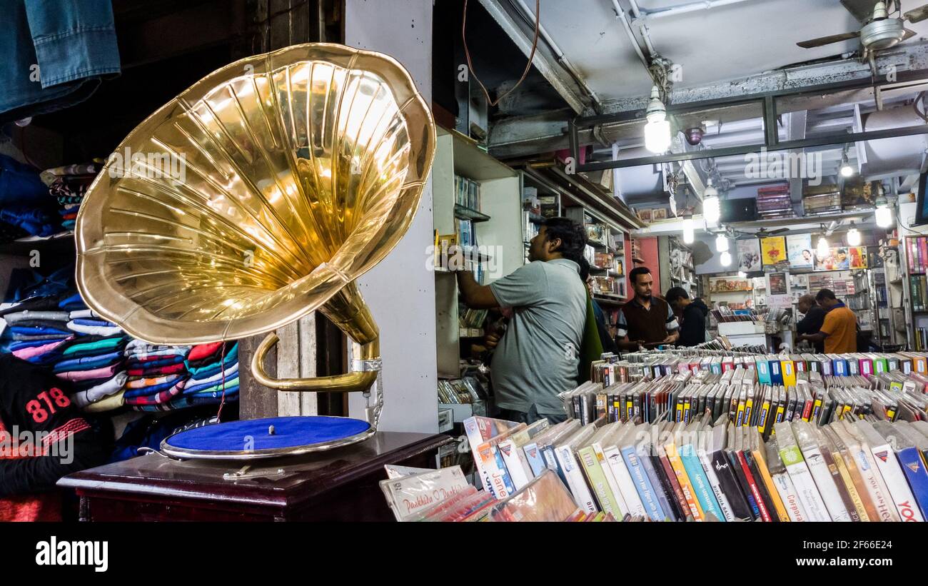 Gramophone record shop india hires stock photography and images Alamy