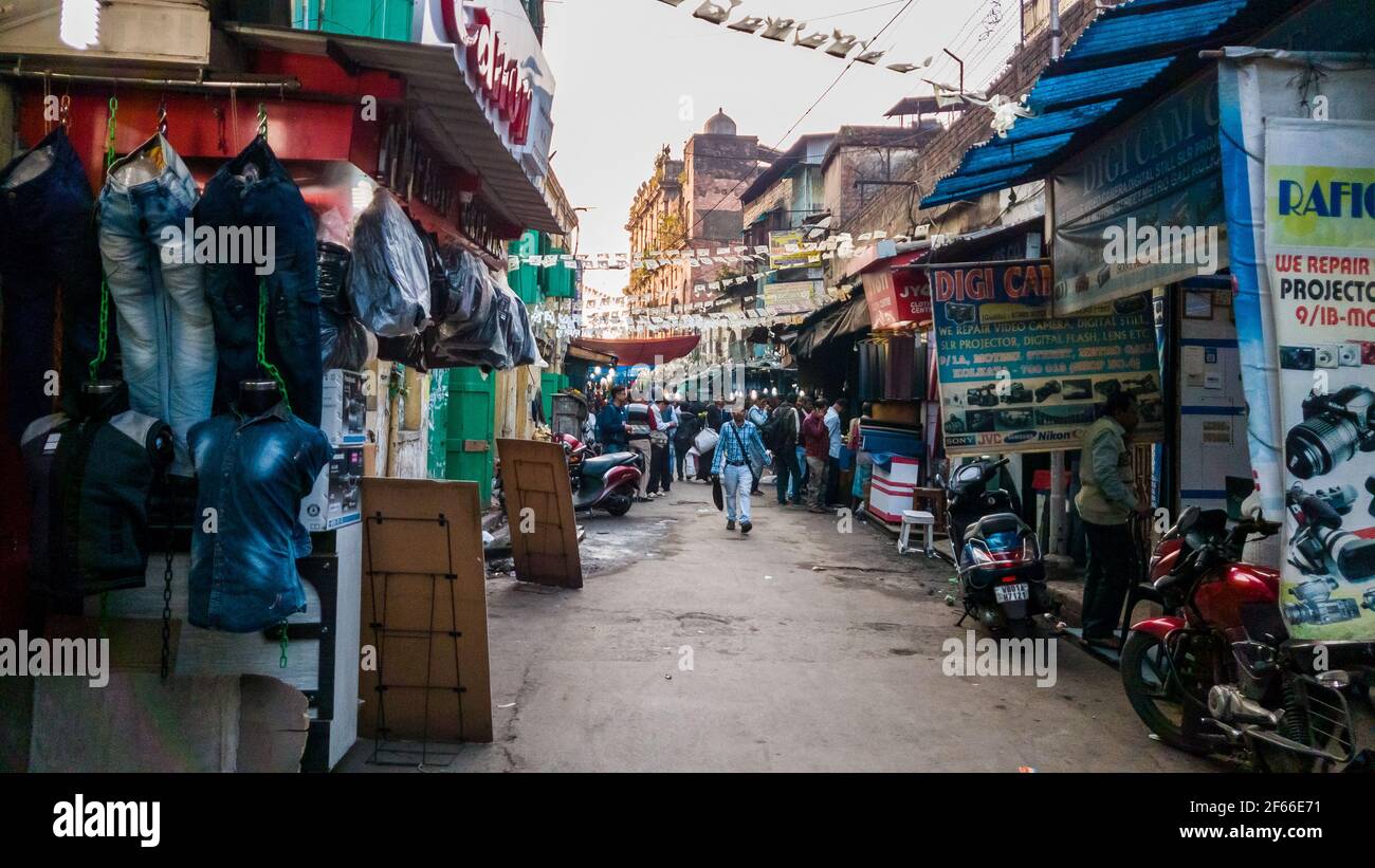 Kolkata, West Bengal, India - January 2018: A market street in Metro Gali  in the Esplanade area of the city of Kolkata Stock Photo - Alamy