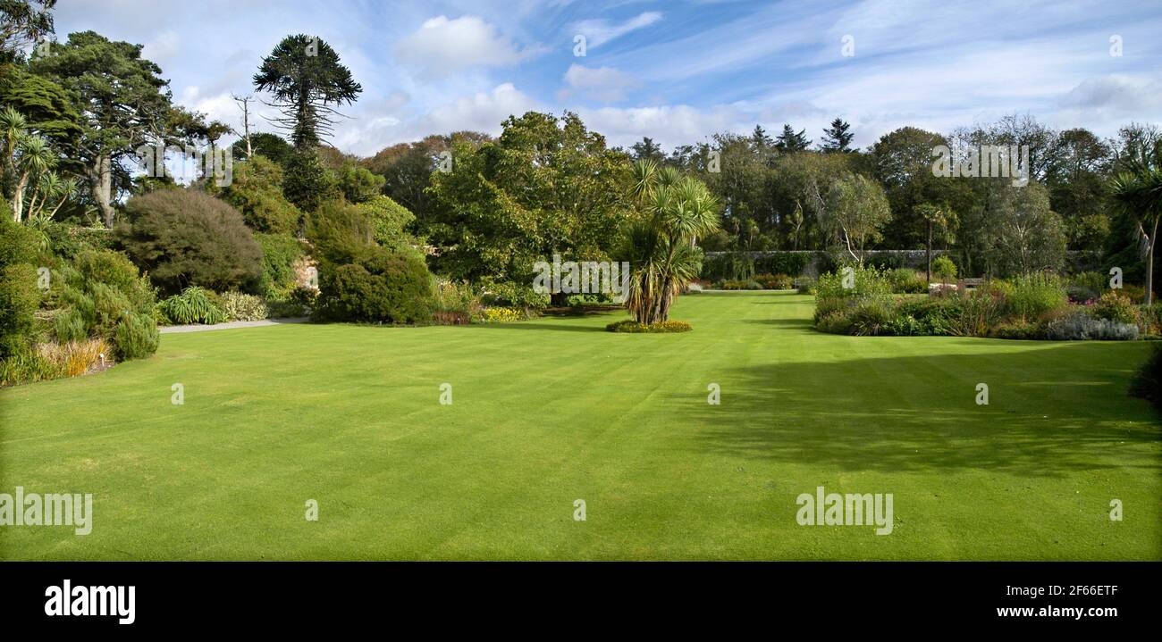 Rose garden gazebo and trellis hi-res stock photography and images - Alamy