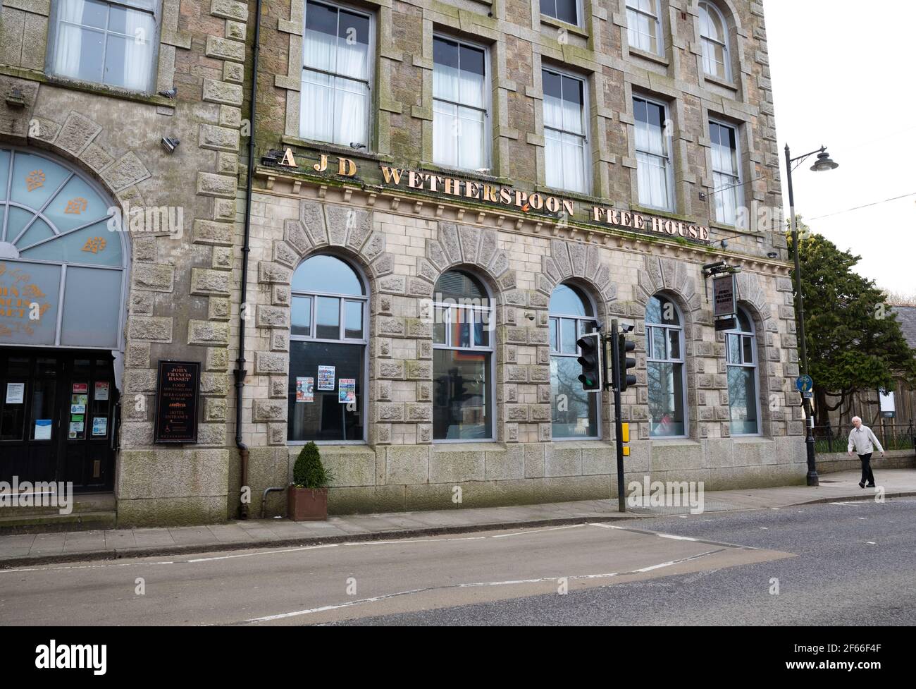 Wetherspoon front building hires stock photography and images Alamy