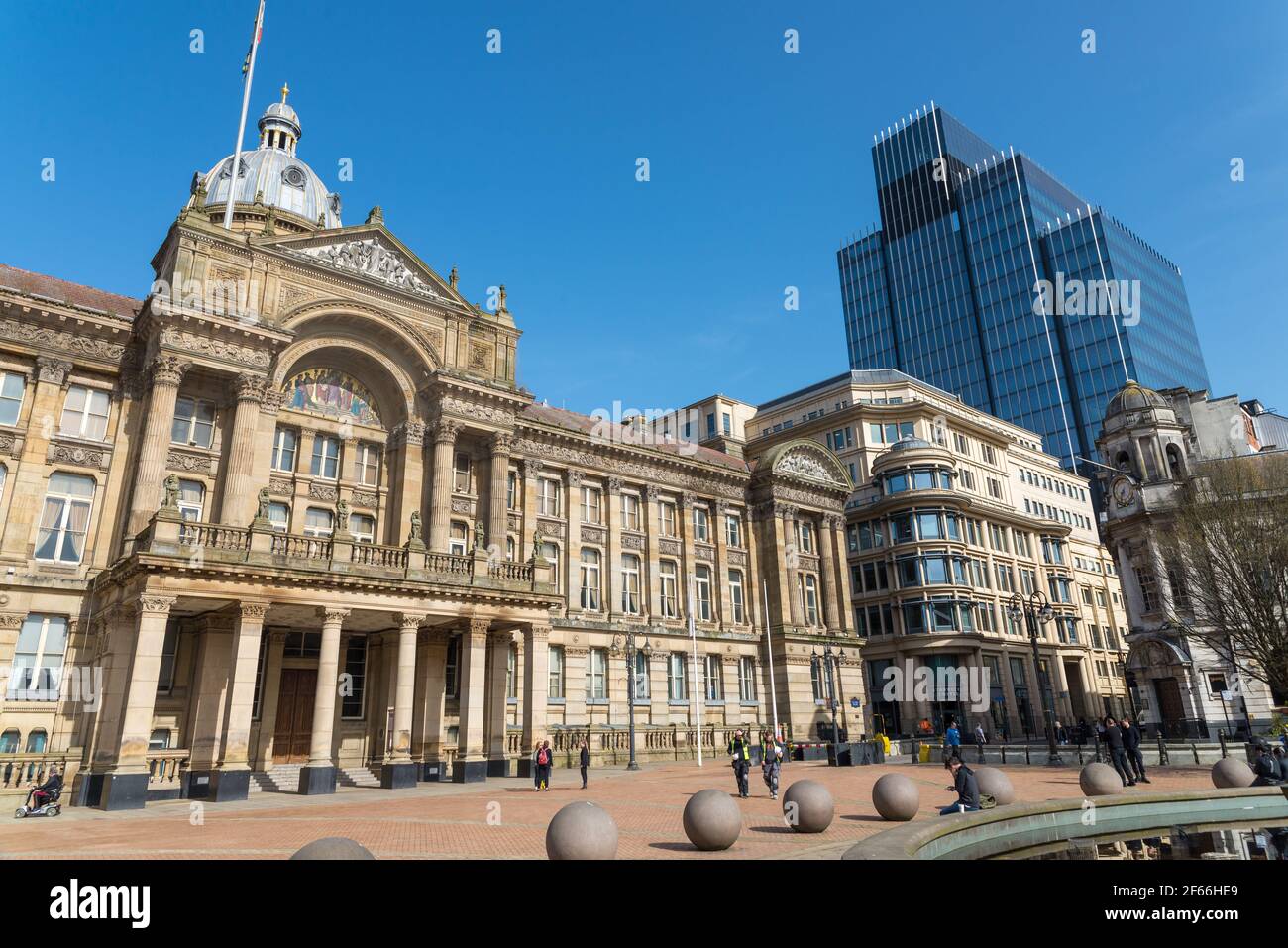 Spring city square hi-res stock photography and images - Alamy