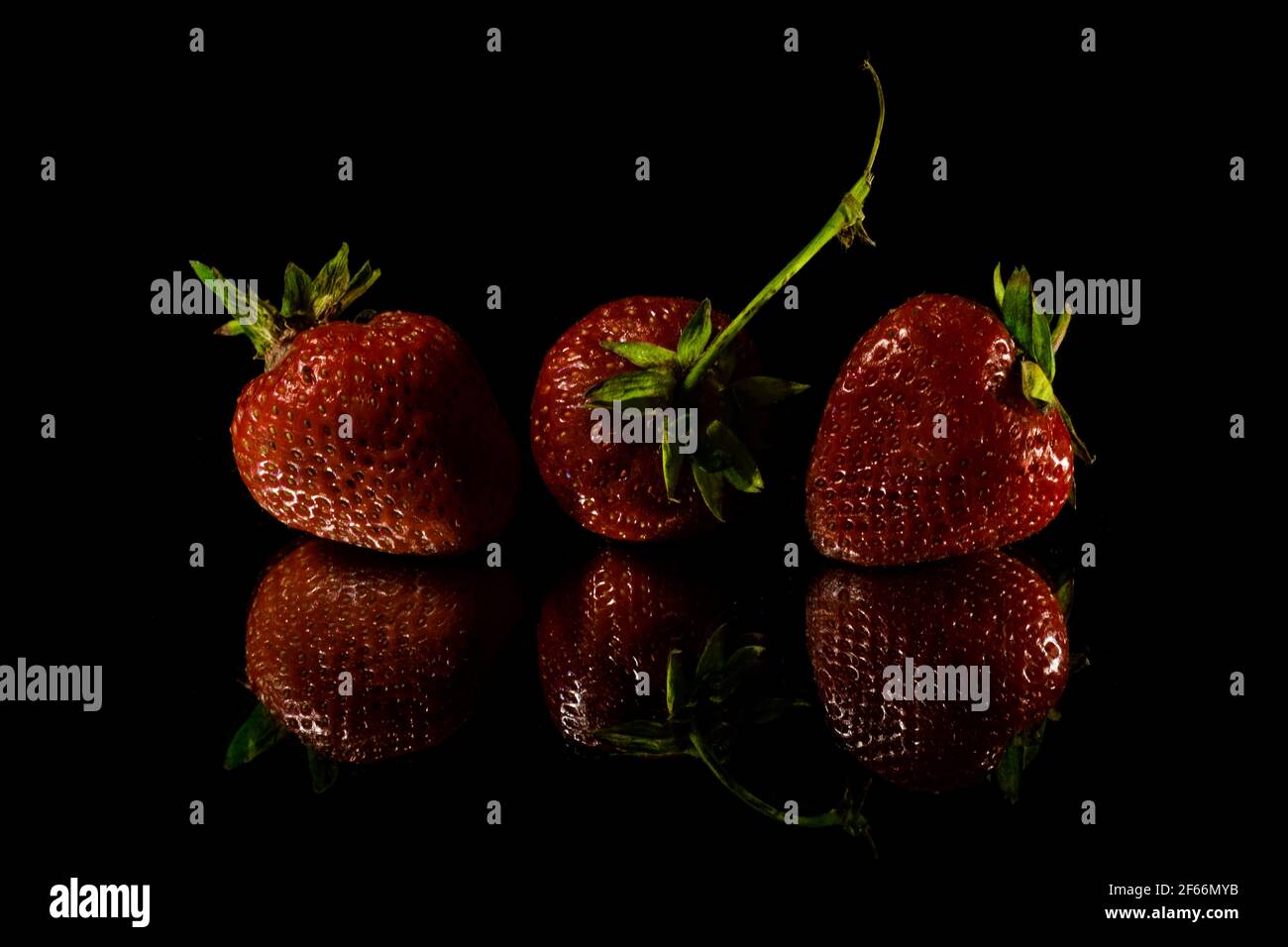 Still life strawberries hi-res stock photography and images - Alamy