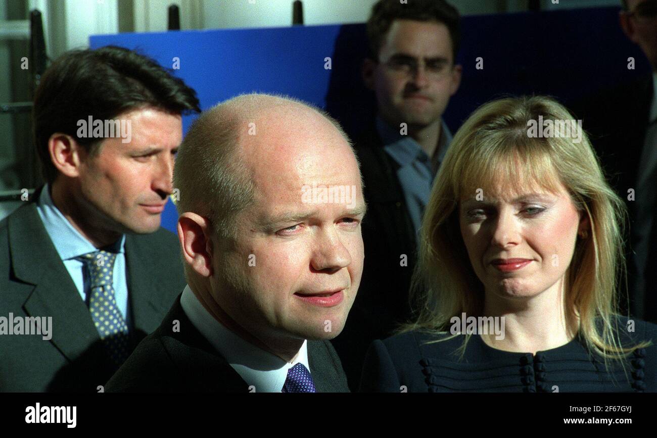 TORY ELECTION DEFEAT SCENES AT CENTRAL OFFICEWATCHED BY HIS WIFE FFION, AND BY SEB. COE, WILLIAM HAGUE ANNOUNCES HIS RESIGNATION, IN FRONT OF CENTRAL OFFICE. 8.6.01    PIC:JOHN VOOS Stock Photo