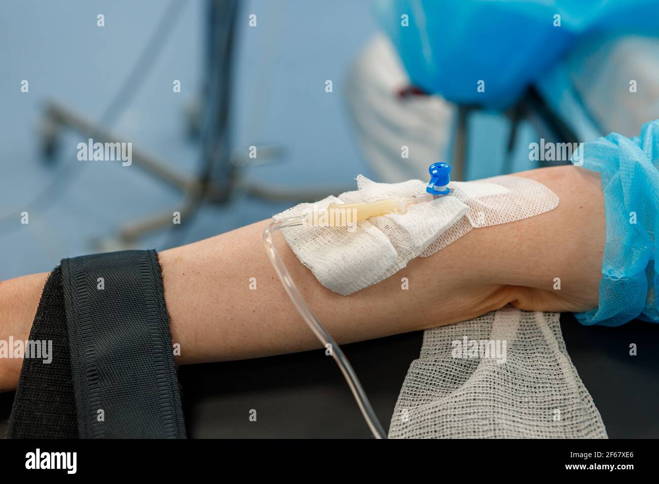 Patients arm iv drip hires stock photography and images Alamy