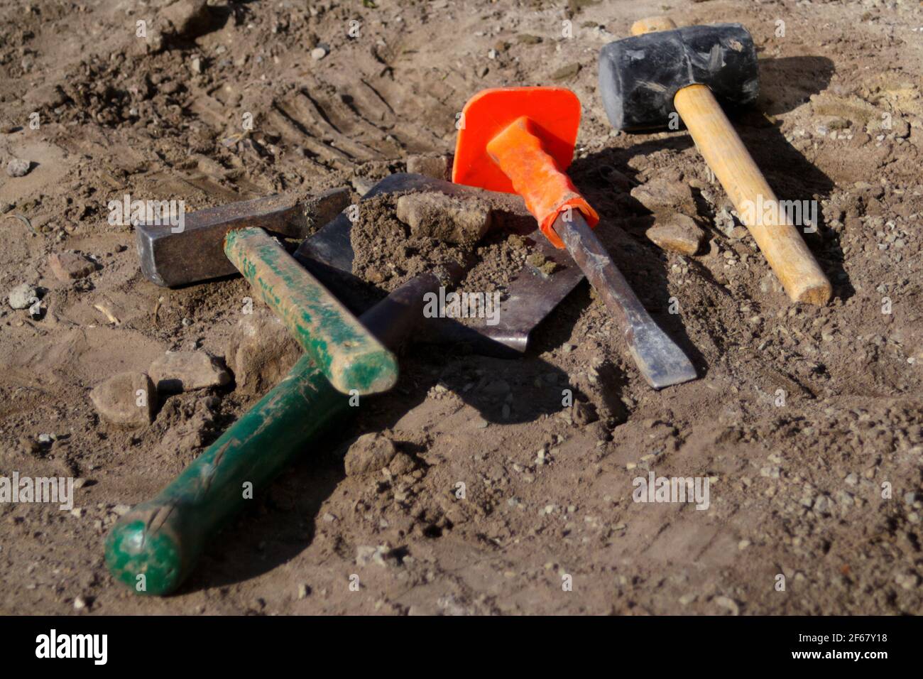 Defocus hammer, mallet, chisel and of the shovel lie on the