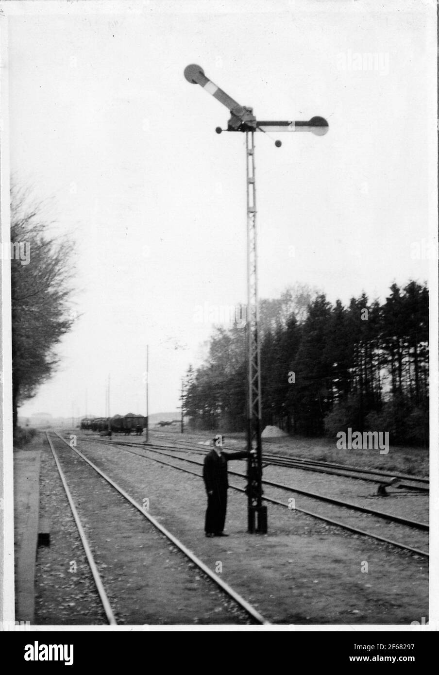 Semaphore signaling system hi-res stock photography and images - Alamy