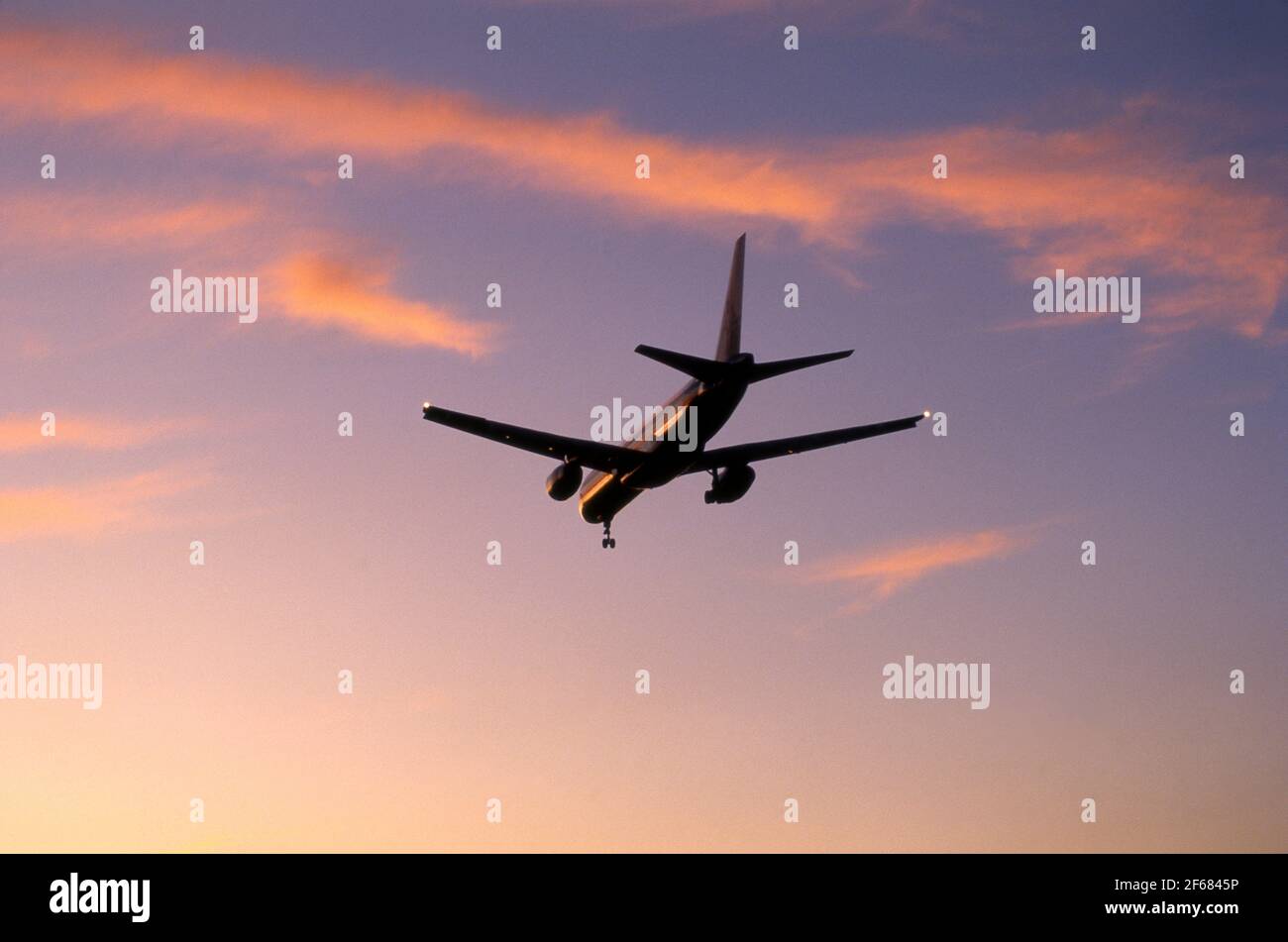 airplane in flight Stock Photo - Alamy