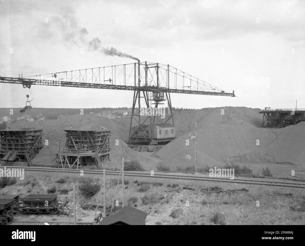 Crane containers ship loading Black and White Stock Photos & Images - Alamy