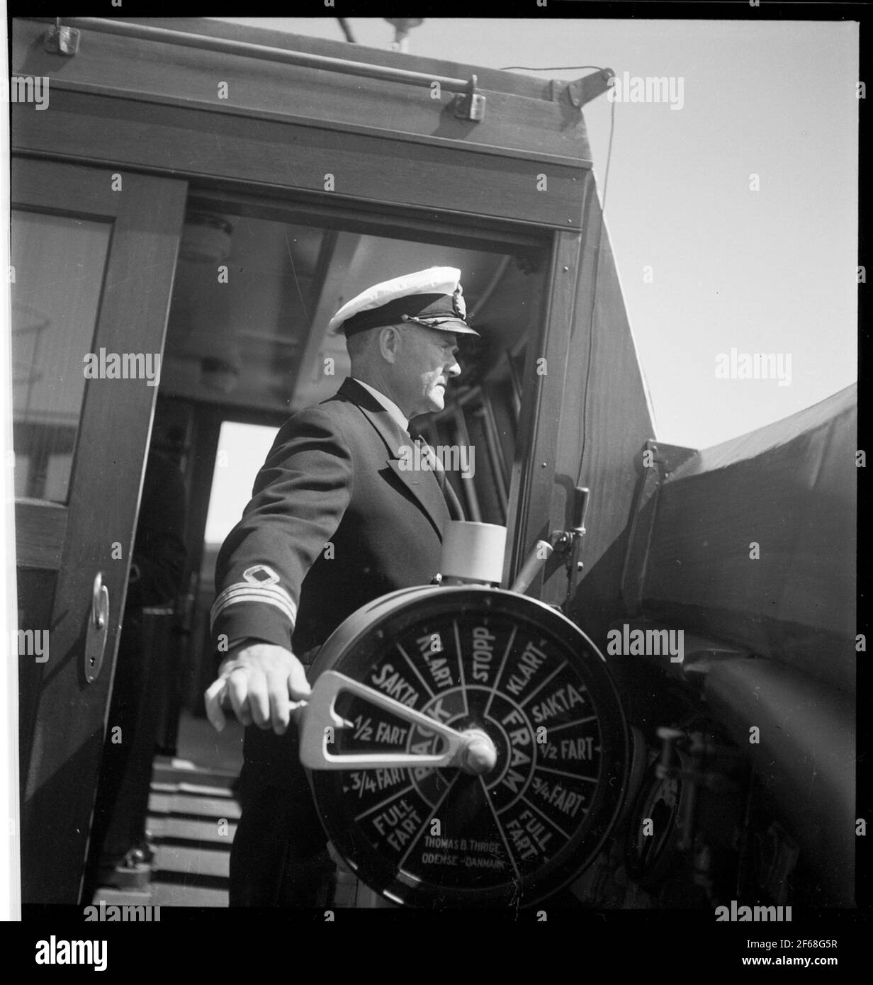 Captain of the Navy at the ship Stock Photo Alamy