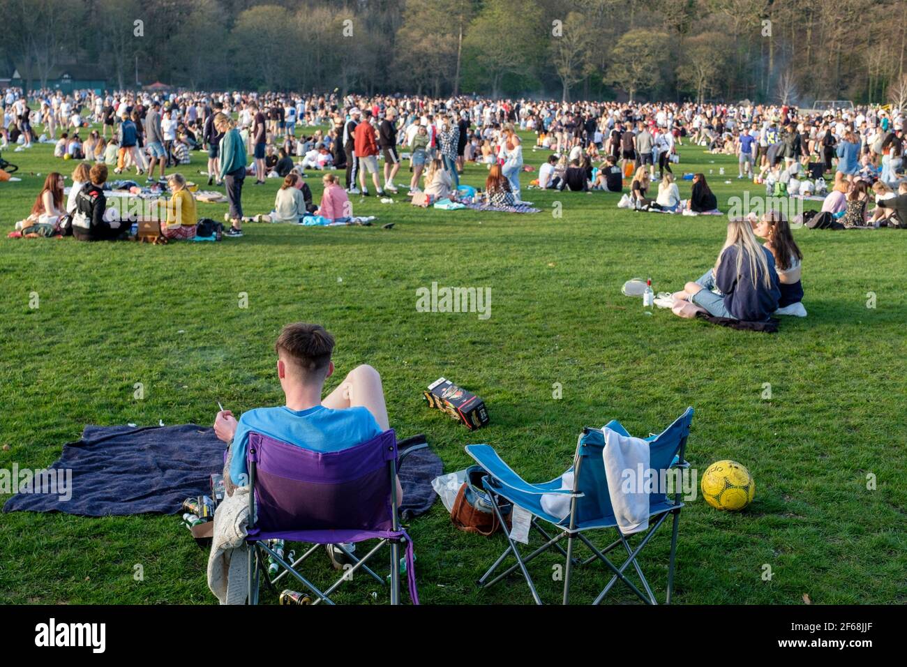 Sheffield, UK. 30th Mar, 2021. Hundreds of young people enjoy a warm spring evening in Endcliffe Park, Sheffield, UK Credit: Mark Harvey/Alamy Live News Stock Photo