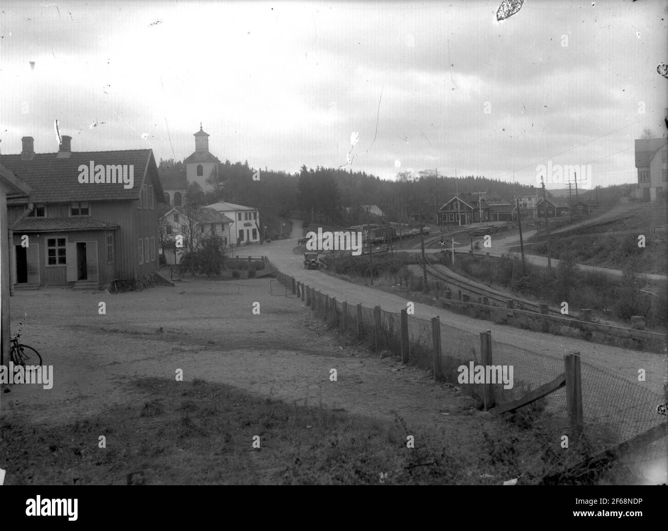 Station opened 23.12.1896. One and a half floor station house in wood. Lokstall and turntable moved here in 1896 from Fridhemsberg. Until 1909 there was the post station in the station. In 1926, the station house was built with, among other things, two new overnight rooms for Lokpersonal. The station slashed 30.4.1961. Lokstallet away and station house remodeled to Kiosk 1988. Station landscaped in 1900 Stock Photo