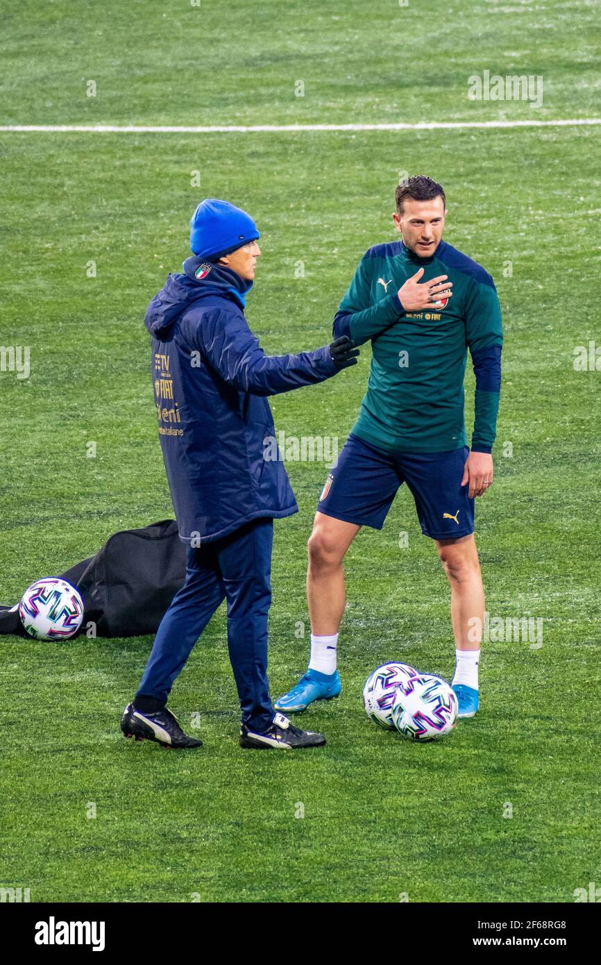 Federico Bernardeschi and Roberto Mancini talking and arguing during the  training before Lithuania - Italy before World Cup qualifying match,  vertical Stock Photo - Alamy