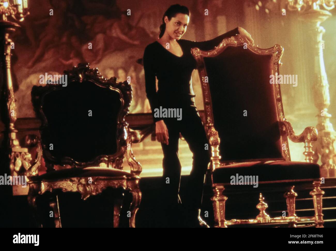 Tomb Raider Angelina Jolie © 2001 Paramount Stock Photo - Alamy