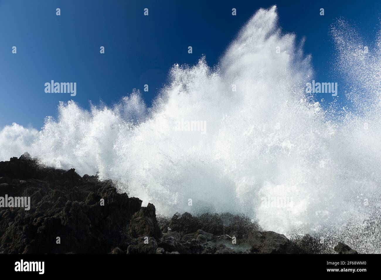 High surf over lava at End of the World on Kuamo'o Bay, South Kona, Hawaii Stock Photo