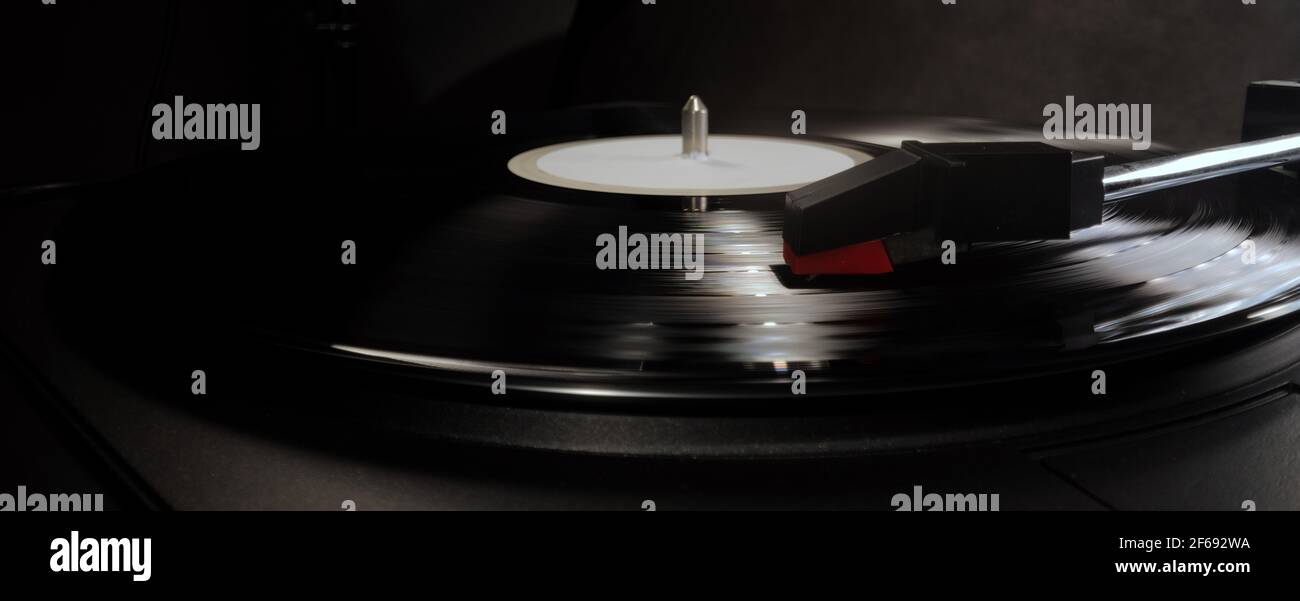 Record player in close-up - playing a vinyl Stock Photo - Alamy