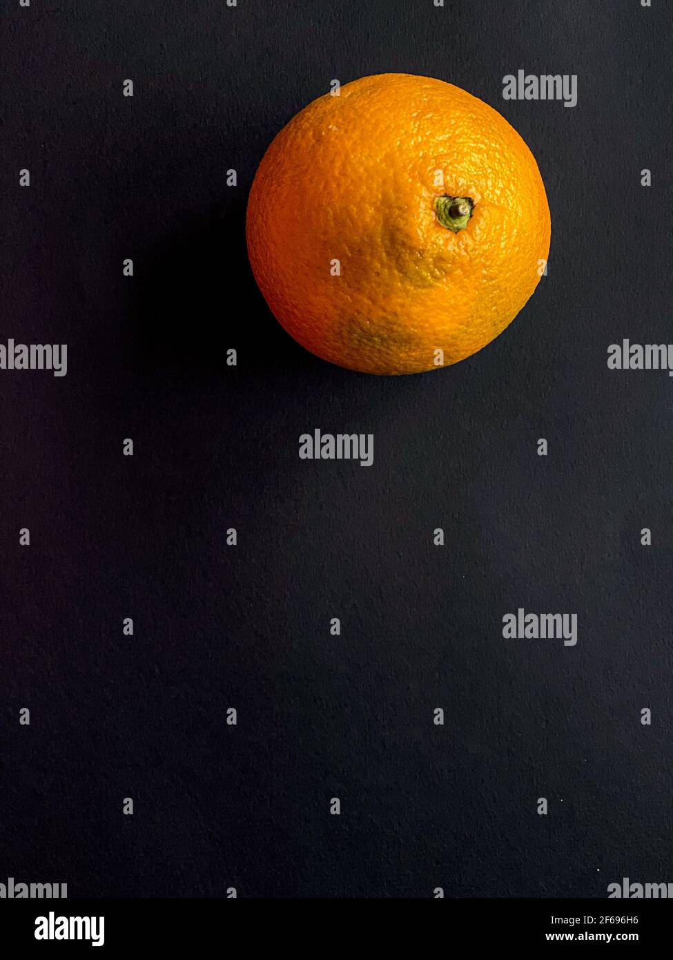 Orange sports top hi-res stock photography and images - Alamy