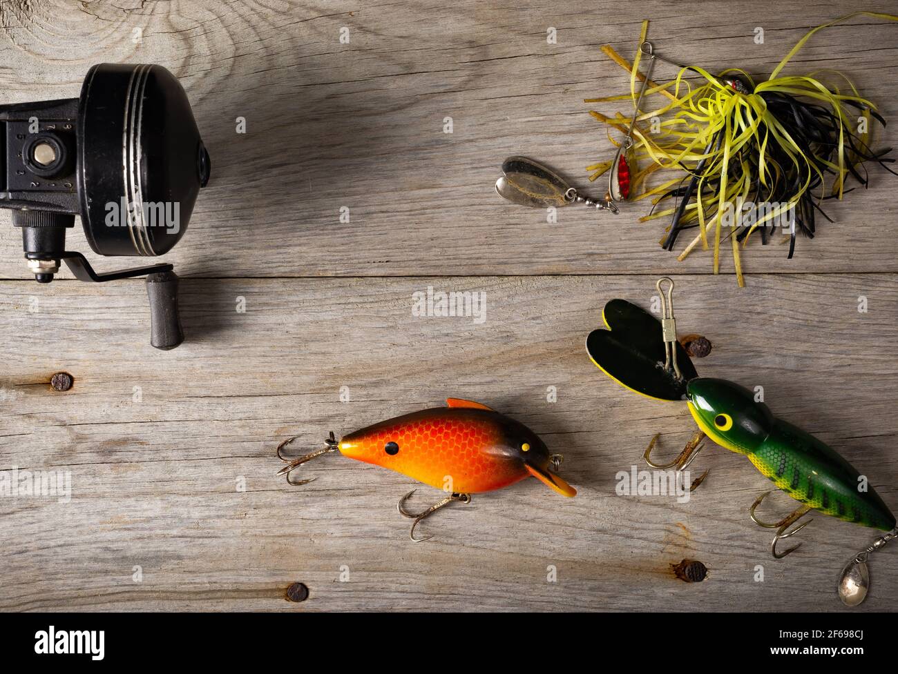 Metal spinners in the shape of a spoon of different colors for catching a  predator on a vintage wooden background. The concept of choosing bait for  di Stock Photo - Alamy