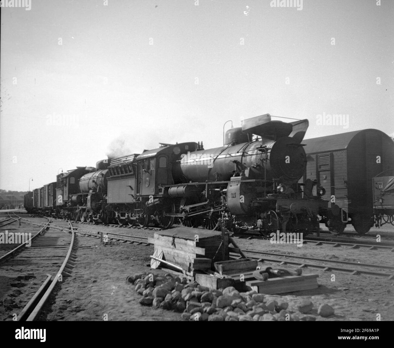 The state's railways. SJ B 1221 and 1428 Stock Photo