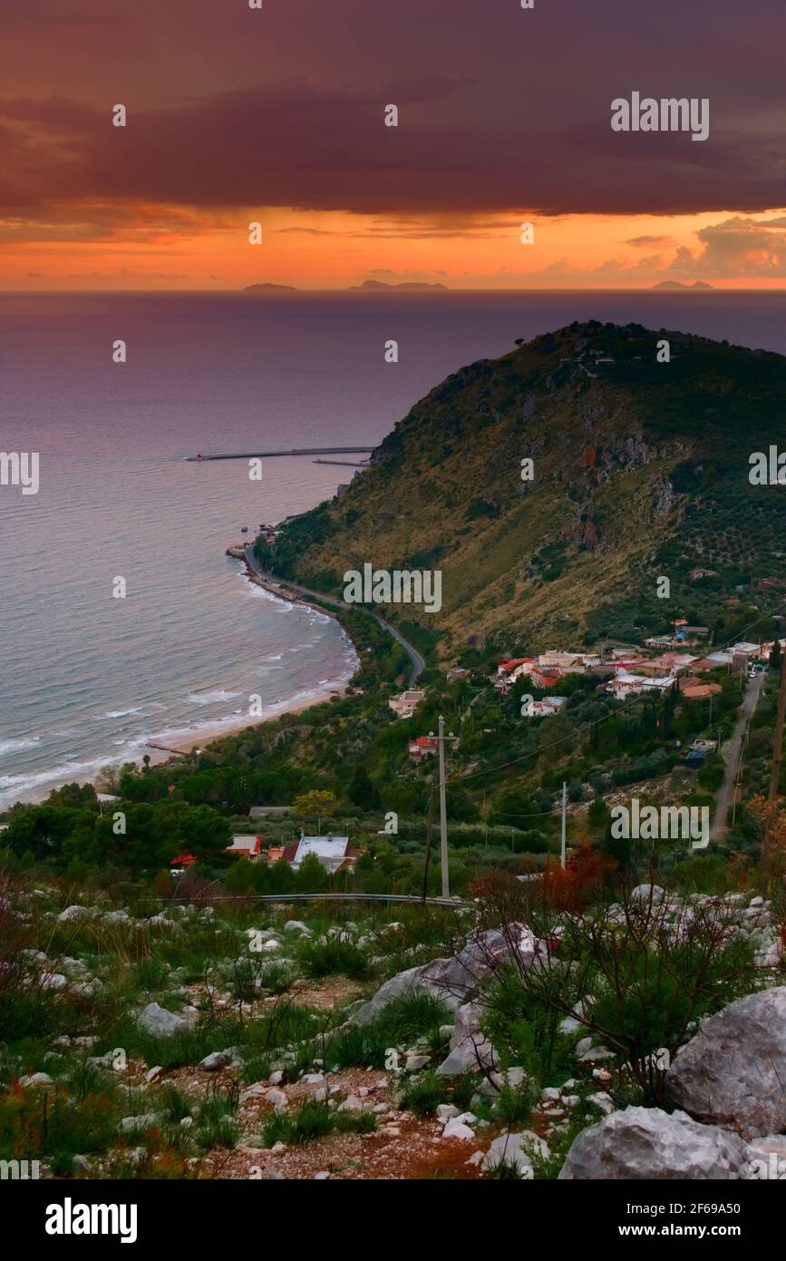 Mediterranean horizon view hi-res stock photography and images - Alamy