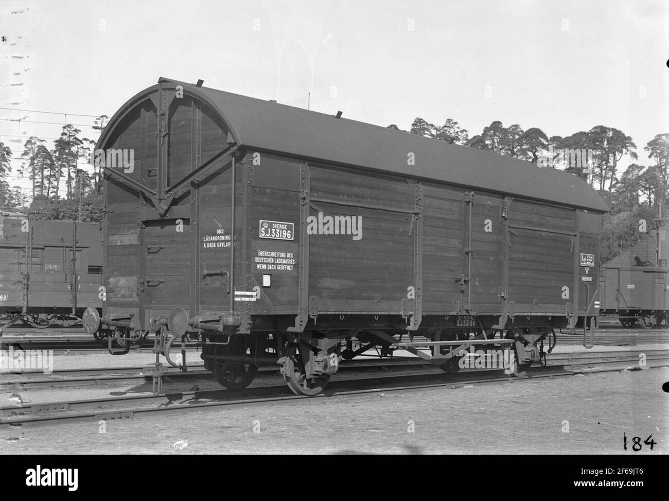 State Railways, SJ LGT 33196. Warning text in German. Was provided with roofs in 1927. Stock Photo