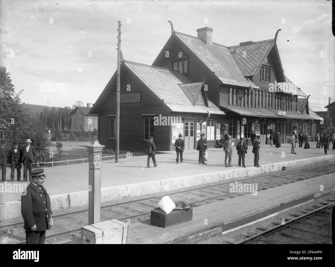 Photo of the first Lapland Expressions 19 June 1903 departed the Lapland Express, the first fast and luxury train to Lapland from Stockholm Central. The train consisted of two beds in the first class, a salon wagon, a restaurant car and a third-country car for the service. The Lapland Express departed at four o'clock in the afternoon from the center. 48 hours later, the train was in Narvik.Tvåvånpån Stationhouse in wood. Architect: gelly. The station OMB. 1927, K-marked in 1986. The station was built in 1889. Stock Photo