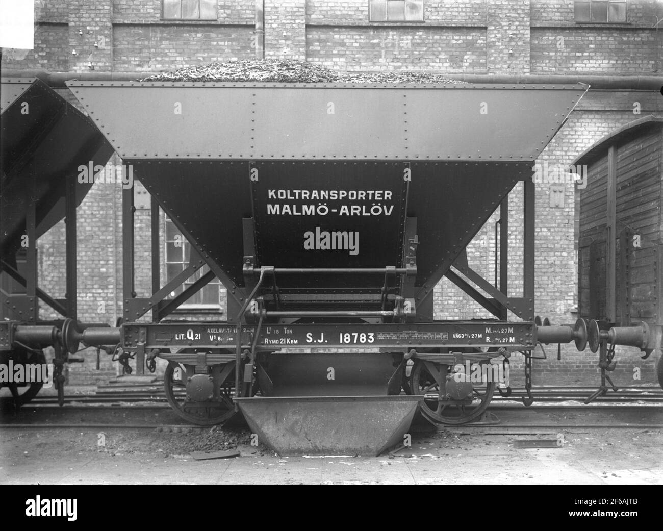 The state railways, SJ self-buldizing caramel Q21 18783.4st carts with 210hl space, with unloading in a hold was built in 1927 by SJ.Dessa carts used for carbon transport from Malmö to the sugar mill in Arlöv.These carbon cars got to literate Q21 Stock Photo
