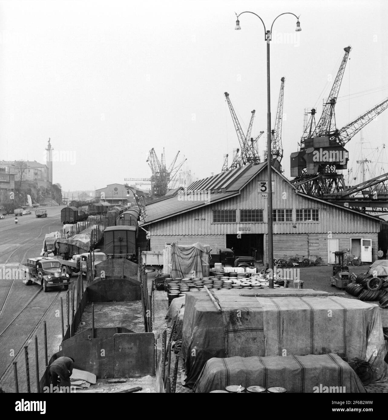 Container loading and unloading systems hi-res stock photography and ...