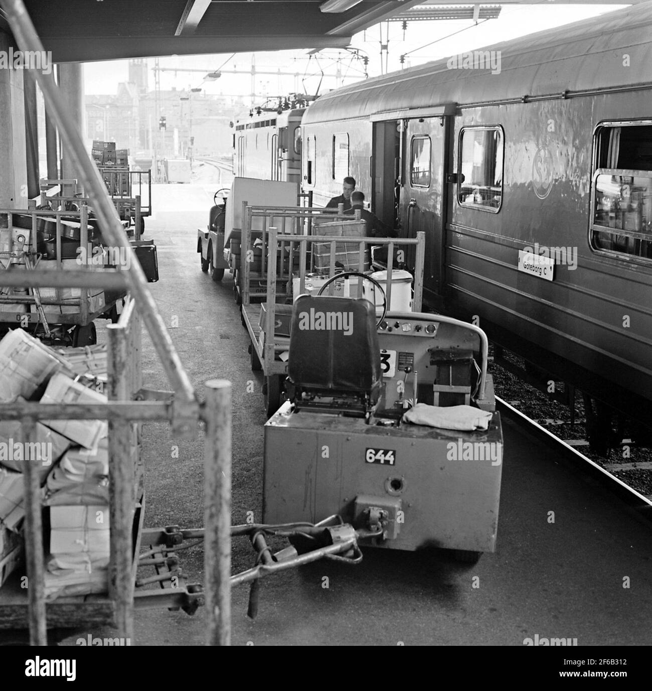 Stain Train Stainway, Reportage, loading of luggage, Gothenburg train Stock Photo ...