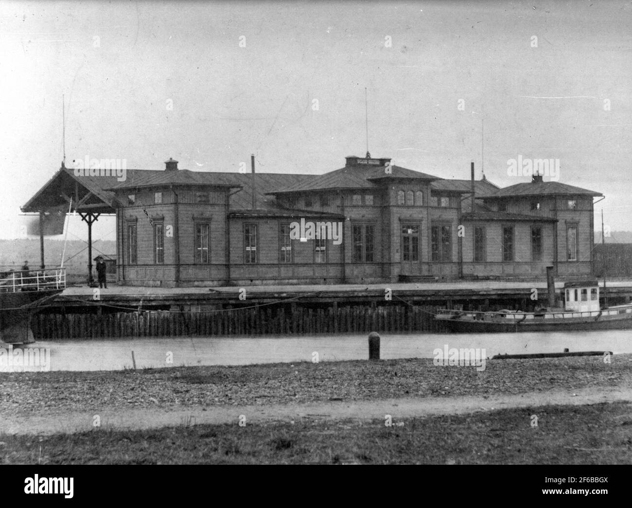 Old station house Stock Photo - Alamy