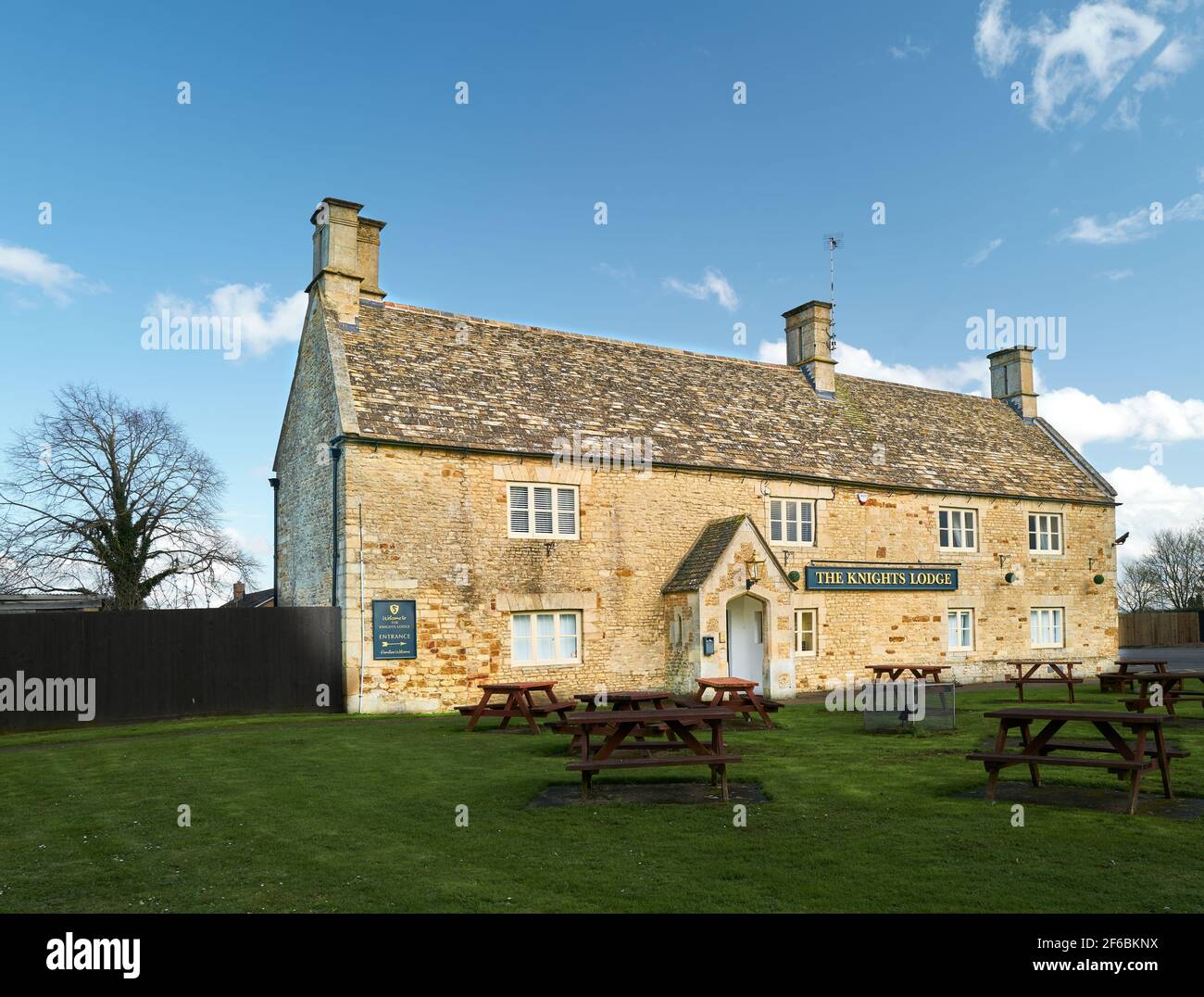 The Knights Lodge public house, run by Everards brewery, at Corby, England, closed during a national lockdown to prevent the spread of covid-19. Stock Photo