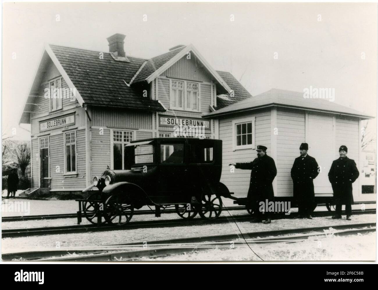 Cardressin with trolley at Solebrunn Station. Västergötland-Gothenburg railway, VGJ. Be between 1900-1970 station on the Western Bow. Bought by the state's railways, SJ 1948. Banana slumped 24/8 1970. Stock Photo