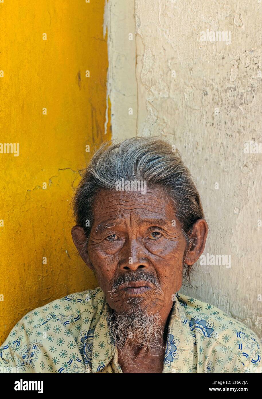 jakarta, dki jakarta/indonesia - may 18, 2010: portrait of an old indonesian man with beard at glodok/chinatown Stock Photo