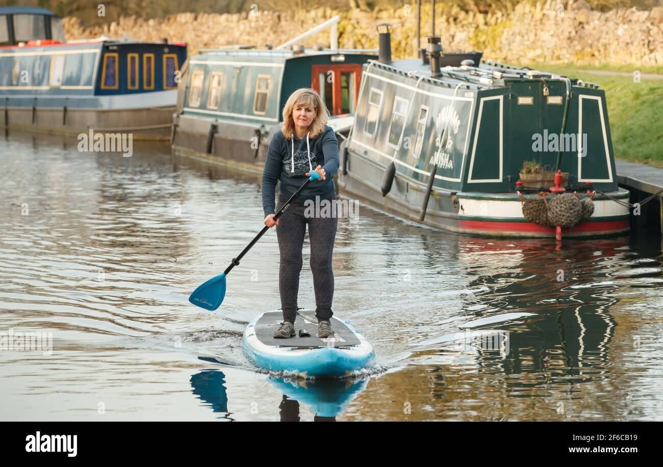 Joanna Moseley, the first woman to paddleboard along the 162-mile Canal ...