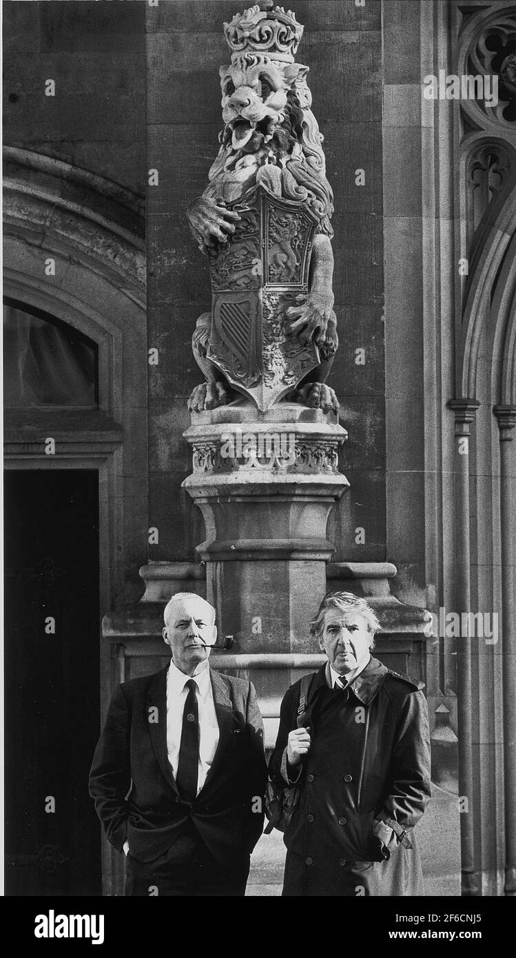 Tony Benn MP & Dennis Skinner at St Stephens entrance House of Commons Stock Photo