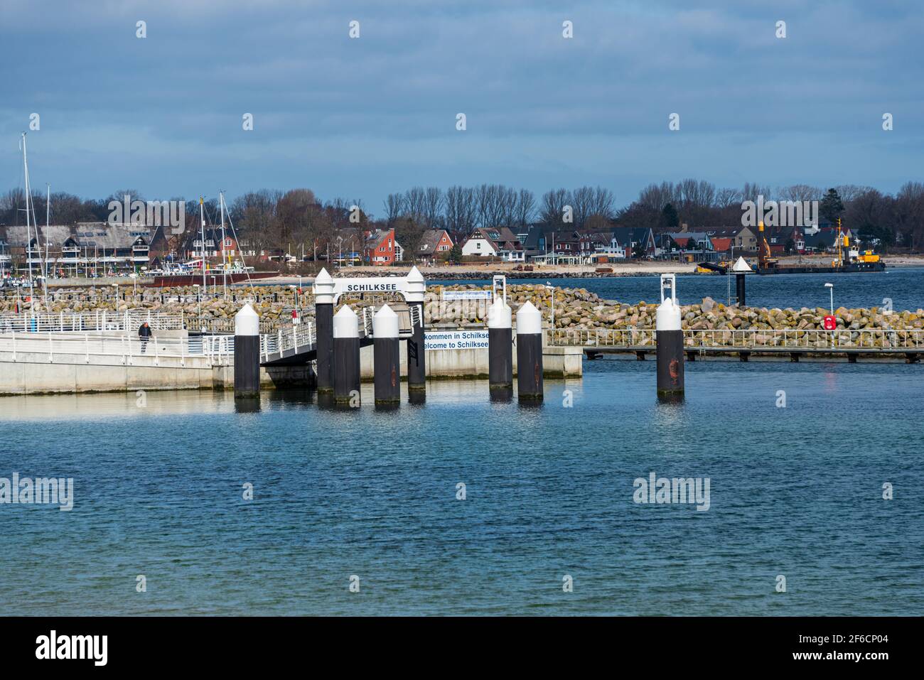 Hafeneinfahrt in den Olympiahafen Schilksee mit Fähranleger der Fördeschiffahrt Stock Photo