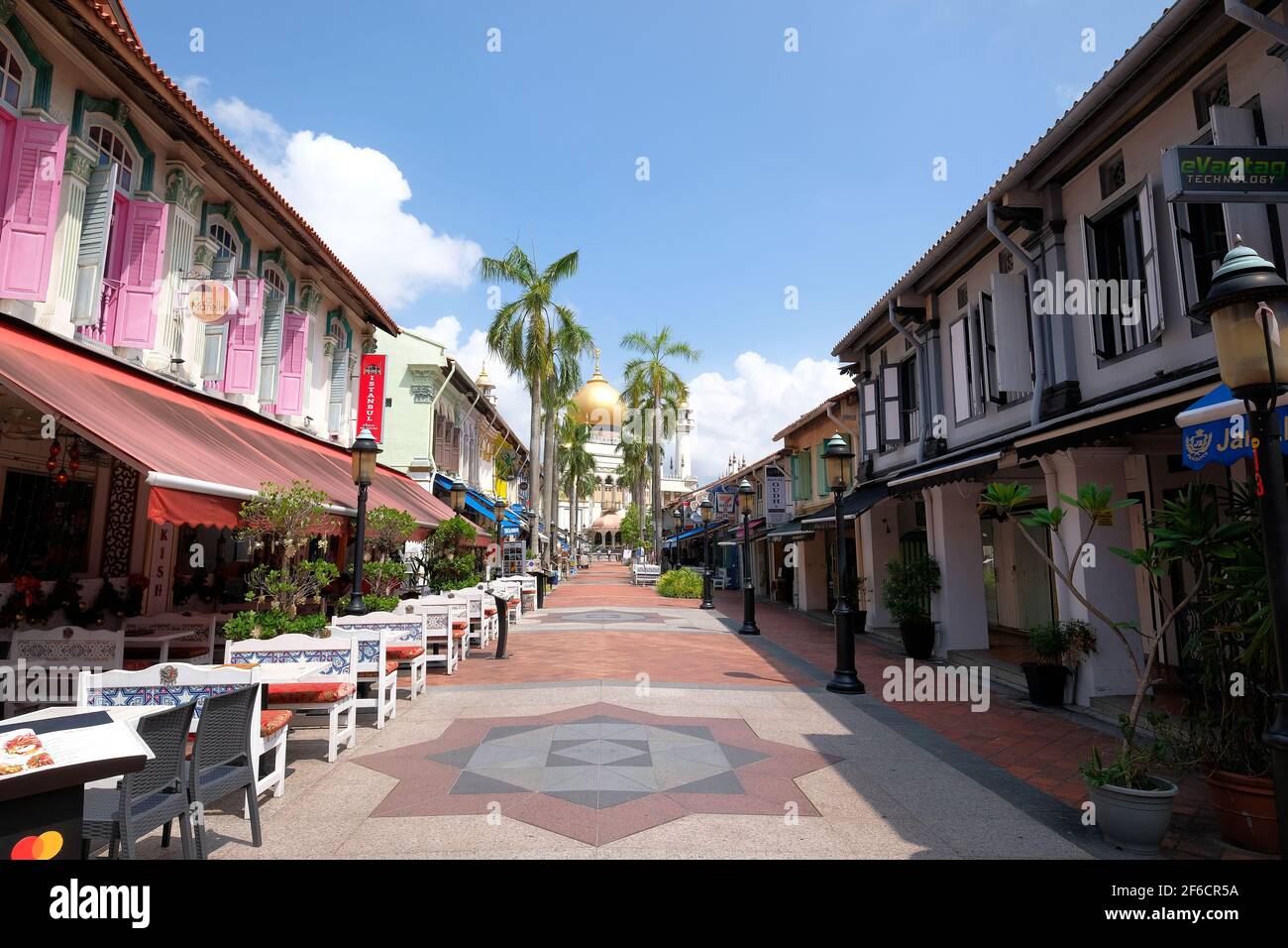 Restored shophouses & Middle-Eastern eateries lining the pedestrian-only Bussorah Street, in the heart of Kampong Glam precint, Singapore Stock Photo
