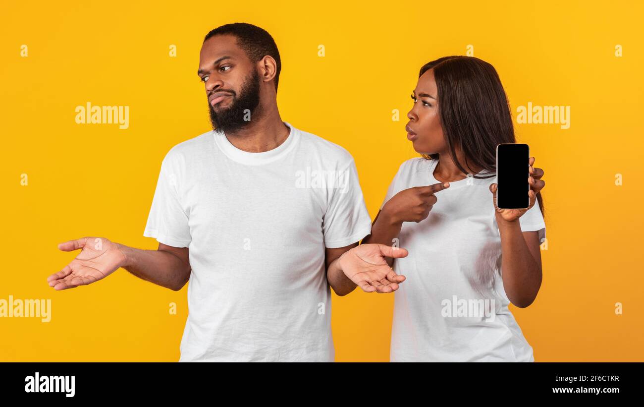Black woman checking her boyfriend mobile phone Stock Photo - Alamy